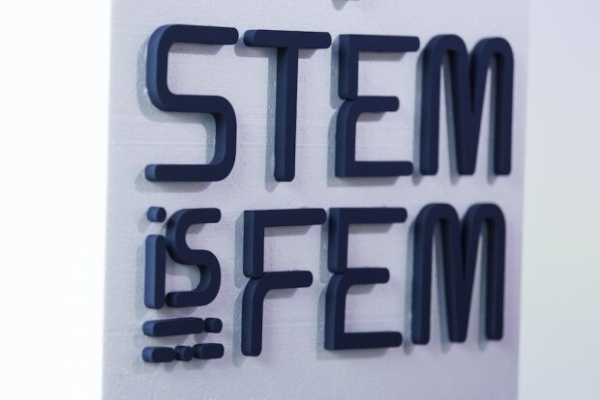 STEM is FEM познакомил украинских школьниц со сферой 3D-моделирования и печати STEM is FEM познакомил украинских школьниц со сферой 3D-моделирования и печати