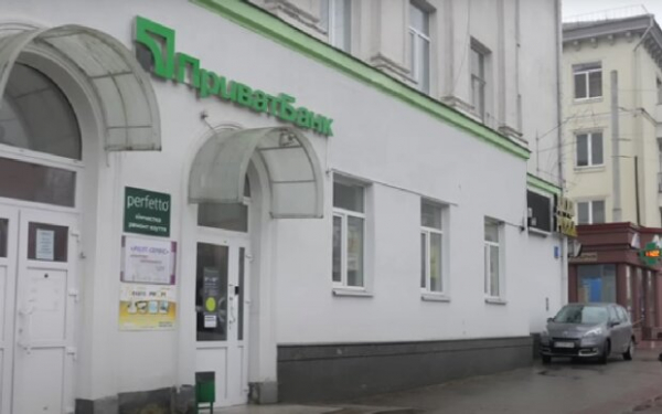 НБУ не указ? ПриватБанк продолжает отказывать в обмене старых долларов НБУ не указ? ПриватБанк продолжает отказывать в обмене старых долларов