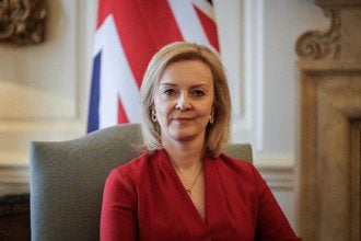 Нельзя вести переговоры с РФ до вывода их войск из Украины – глава МИД Британии
Нельзя вести переговоры с РФ до вывода их войск из Украины – глава МИД Британии