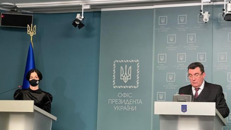 СНБО ввел санкции против Дмитрия Фирташа и Павла Фукса СНБО ввел санкции против Дмитрия Фирташа и Павла Фукса
