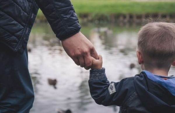 Мужчина 10-лет не платил алименты, трое детей едва не остались без куска хлеба: как наказали отца