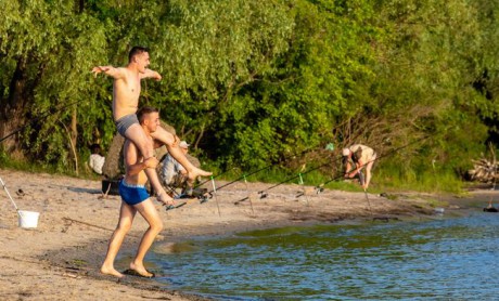 На всех столичных пляжах не рекомендуют купаться На всех столичных пляжах не рекомендуют купаться
