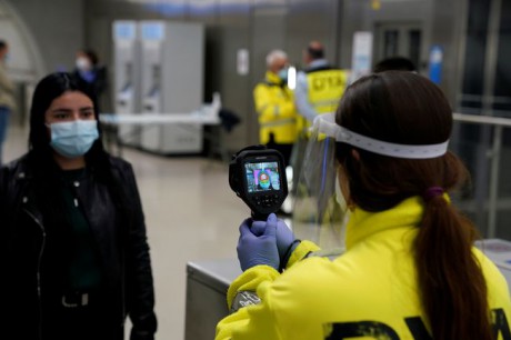 Северная Корея впервые признала случай подозрения на COVID-19 Северная Корея впервые признала случай подозрения на COVID-19