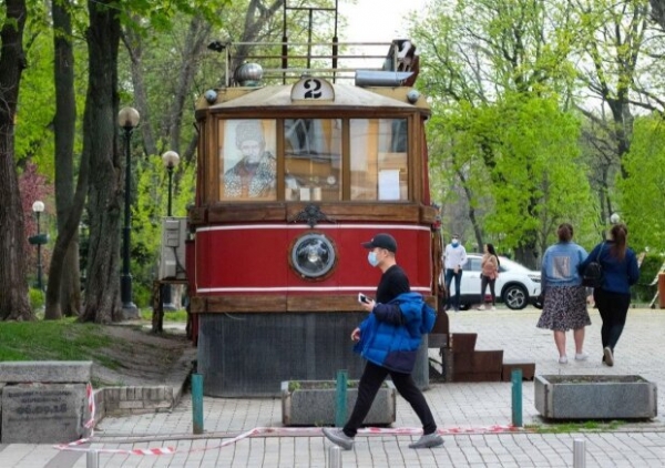 Главные новости за 18 мая: нововведения с банковскими картами, разрешение на массовые мероприятия и рейтинг президентов