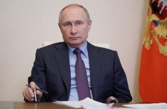 У Зеленского объяснили срыв переговоров по Донбассу давлением на Путина
У Зеленского объяснили срыв переговоров по Донбассу давлением на Путина