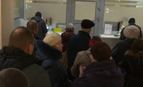 Так проще, все в одной бумажке: в "Нафтогазе" помогли бабушкам разобраться с платежками