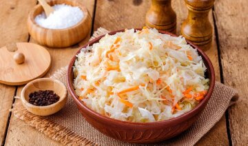 Ешьте квашеную капусту как можно чаще и избавьтесь от целлюлита: чем еще полезна зимняя вкусняшка Ешьте квашеную капусту как можно чаще и избавьтесь от целлюлита: чем еще полезна зимняя вкусняшка