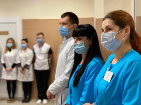 В Виннице в недавно созданной областной инфекционной больнице приняли первых «ковидных» пациентов В Виннице в недавно созданной областной инфекционной больнице приняли первых «ковидных» пациентов