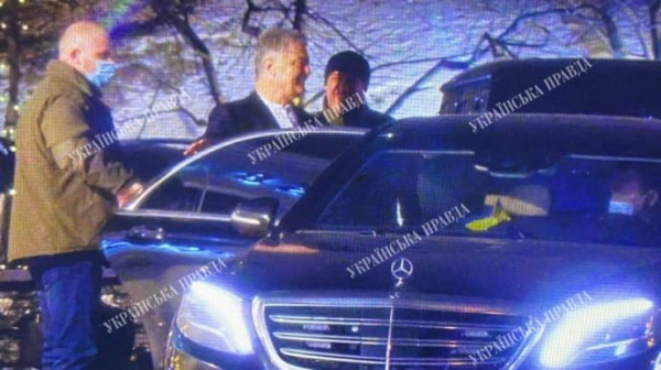 Порошенко после суда отправился "праздновать" в шикарный ресторан - СМИ
Порошенко после суда отправился "праздновать" в шикарный ресторан - СМИ