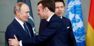 Сталин завербовал французскую элиту: Пионтковский объяснил, почему Макрон подыгрывает Путину
Сталин завербовал французскую элиту: Пионтковский объяснил, почему Макрон подыгрывает Путину