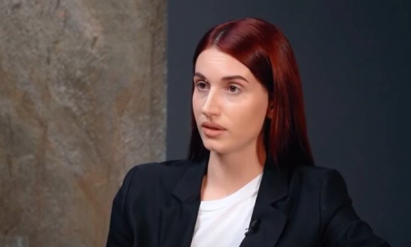 Муж снайперши Евгении Эмеральд угрожает ей расправой: "Подорву гранатой" Муж снайперши Евгении Эмеральд угрожает ей расправой: "Подорву гранатой"