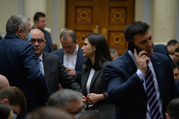 Какие требования выдвинули Парламенту: изгнание из Рады за матюки, новые ID-паспорта и "вето" на призыв женщин