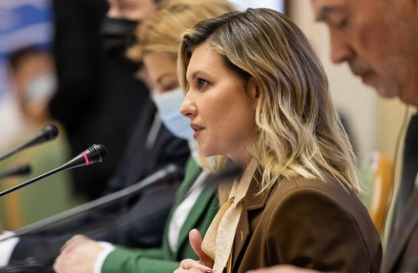 Елена Зеленская заговорила о жестокости дома и изнурительной женской работе: "Жаловаться стыдно"