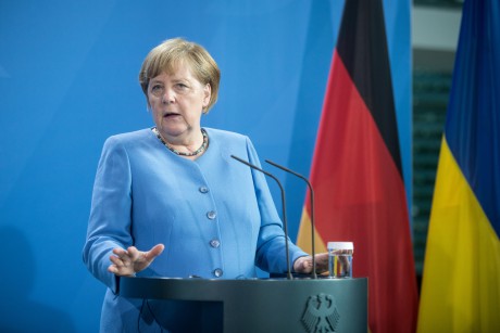 Украина не прекратит быть транзитной страной после достройки "Nord Stream-2" - Меркель Украина не прекратит быть транзитной страной после достройки "Nord Stream-2" - Меркель