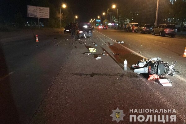 В жутком ДТП в Одессе погиб 10-летний ребенок: мопед на встречке влетел в авто
В жутком ДТП в Одессе погиб 10-летний ребенок: мопед на встречке влетел в авто