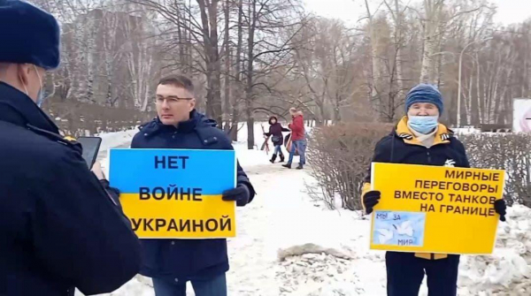 Россияне массово выходят на пикеты против вторжения в Украину
