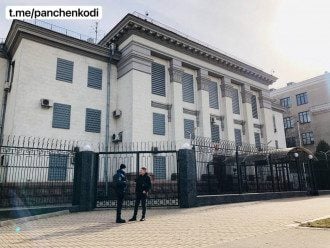Россия эвакуирует сотрудников своих дипломатических ведомств из Украины
Россия эвакуирует сотрудников своих дипломатических ведомств из Украины