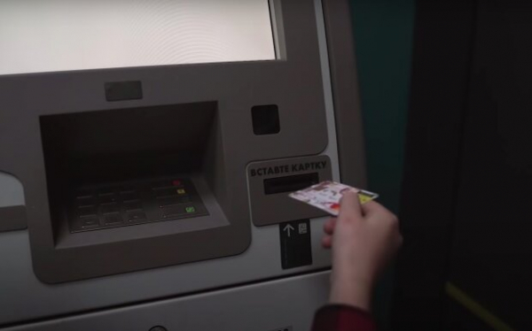 С карт "Ощада" пропадают соцвыплаты: в банке разводят руками и пожимают плечами