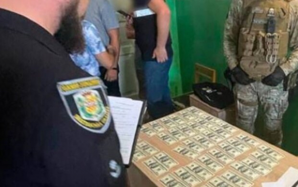 Хирурга и психолога поймали с поличным: продавали липовые справки уклоняющимся от мобилизации Хирурга и психолога поймали с поличным: продавали липовые справки уклоняющимся от мобилизации