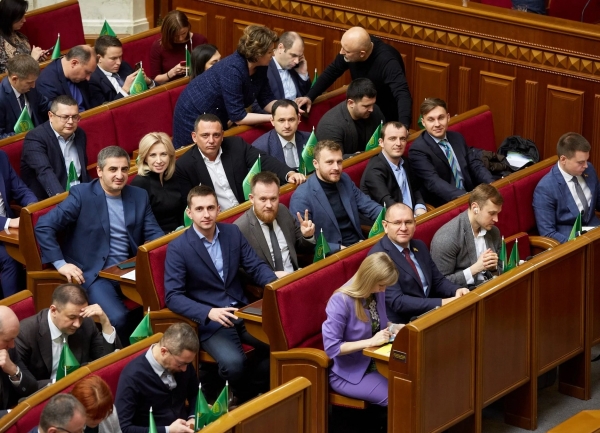 Де-факто "Слуга народа" уже не способна самостоятельно принимать законы, - председатель КИУ
Де-факто "Слуга народа" уже не способна самостоятельно принимать законы, - председатель КИУ