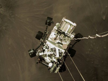 Марсоход NASA прислал на Землю свое первое видео Марсоход NASA прислал на Землю свое первое видео