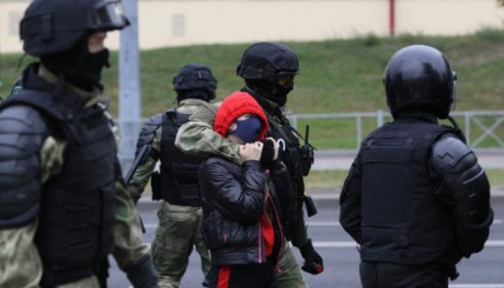 В Минске силовики стреляют в протестующих резиновыми пулями, есть травмированные
