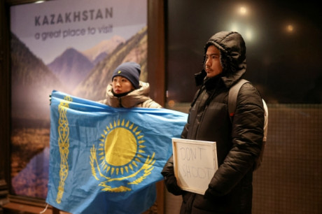 В Алматы за сутки задержали около 1700 протестующих В Алматы за сутки задержали около 1700 протестующих