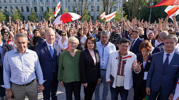 Декорации и бронепоезд. Что происходит в белорусской оппозиции? Декорации и бронепоезд. Что происходит в белорусской оппозиции?