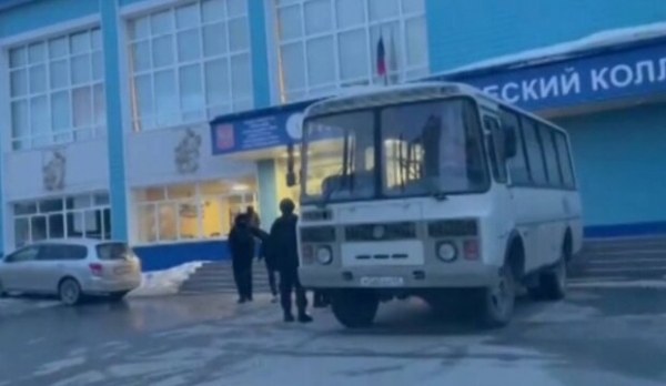 "Некоторые дети обмочились": спецназовцы повалили малышей лицом в пол во время тренировки "Некоторые дети обмочились": спецназовцы повалили малышей лицом в пол во время тренировки