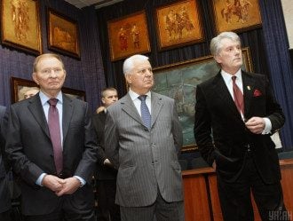 Кравчук, Кучма и Ющенко просят подписантов Будапештского меморандума остановить Россию
Кравчук, Кучма и Ющенко просят подписантов Будапештского меморандума остановить Россию