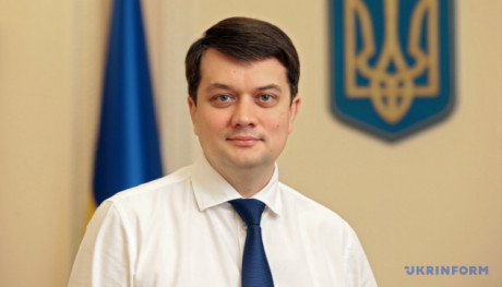 Разумков заявил о возможных отставках министров Разумков заявил о возможных отставках министров