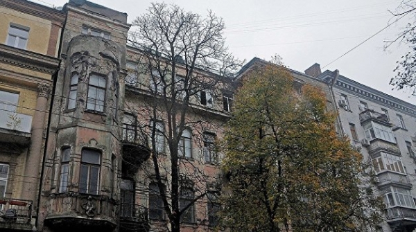 Дом со змеями. От отеля и архитектурного наследия к офисному комплексу Дом со змеями. От отеля и архитектурного наследия к офисному комплексу