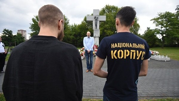Дружба с врагами. Как радикалы-«азовцы» работают с польскими ультраправыми Дружба с врагами. Как радикалы-«азовцы» работают с польскими ультраправыми
