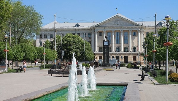 Два народа. Чем в Запорожье заняты чиновники с «активистами» и как живут люди Два народа. Чем в Запорожье заняты чиновники с «активистами» и как живут люди