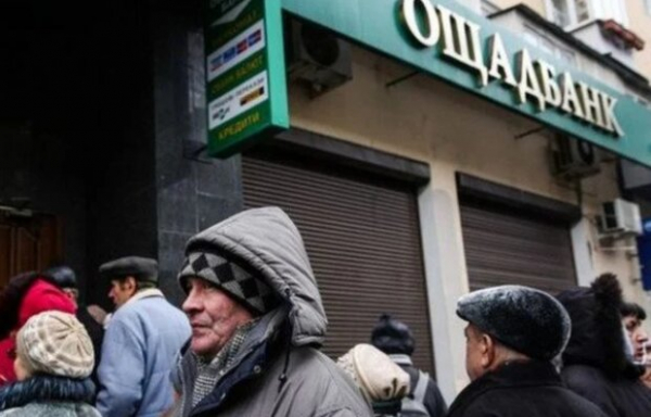 Клиентка Ощадбанка считает, что банк обманывает людей за границей: деньги с карты сняли без ее согласия