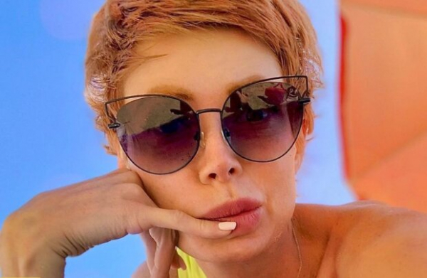 Елена-Кристина Лебедь поймала на пляже наглеца с длинным и толстым: "Средь бела дня..." Елена-Кристина Лебедь поймала на пляже наглеца с длинным и толстым: "Средь бела дня..."