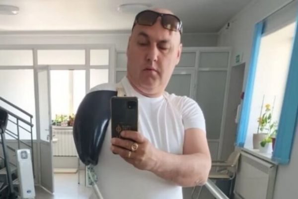 Оккупанту выдали металлическую ветку вместо протеза: "родина" отблагодарила за убийства Оккупанту выдали металлическую ветку вместо протеза: "родина" отблагодарила за убийства
