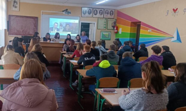 Под Броварами глава общины объявил войну лицею: уволить директора, чтобы не строить укрытие Под Броварами глава общины объявил войну лицею: уволить директора, чтобы не строить укрытие