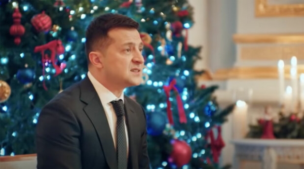 Зеленский разозлил украинцев поздравлением с Новым годом: "Тарифы какие сделал?" Зеленский разозлил украинцев поздравлением с Новым годом: "Тарифы какие сделал?"