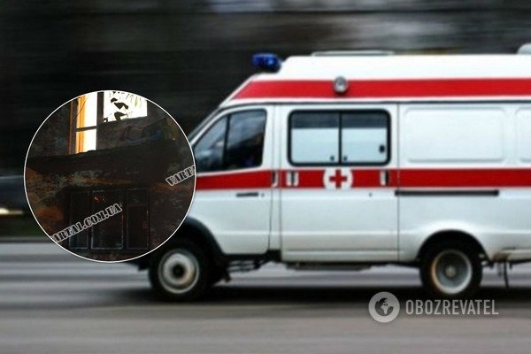 Во Львове из-за обвала перил три человека выпали с балкона. Фото с места ЧП
Во Львове из-за обвала перил три человека выпали с балкона. Фото с места ЧП