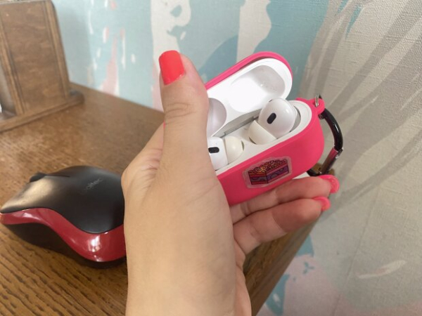 Отложите свои AirPods подальше: чем опасны наушники и как не лишиться слуха Отложите свои AirPods подальше: чем опасны наушники и как не лишиться слуха