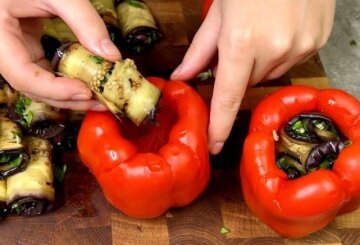 Перцы, фаршированные баклажанами на зиму: уникальная консервация, которая "улетучится" быстрее остальных