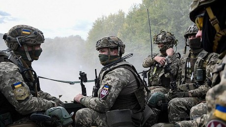 Оккупанты прицельно обстреляли из гранатомета позиции ВСУ под Красногоровкой, есть раненый Оккупанты прицельно обстреляли из гранатомета позиции ВСУ под Красногоровкой, есть раненый