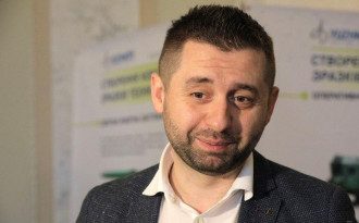 В Слуге народа анонсировали еще много опросов от Зеленского
В Слуге народа анонсировали еще много опросов от Зеленского