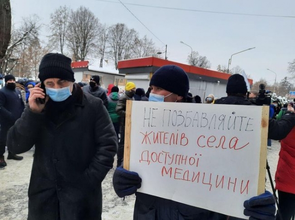 В Виннице врачи районной больницы устроили пикет из-за передачи учреждения в коммунальную собственность города В Виннице врачи районной больницы устроили пикет из-за передачи учреждения в коммунальную собственность города