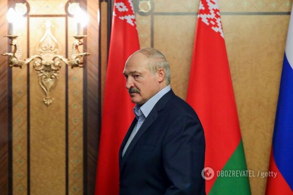 Лукашенко задумал переписать Конституцию Беларуси
Лукашенко задумал переписать Конституцию Беларуси