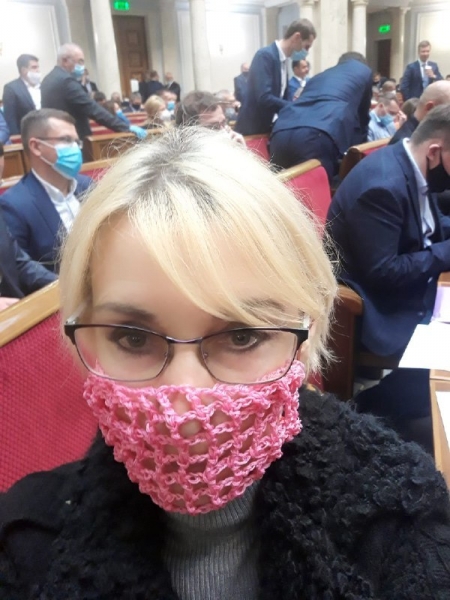 Богуцкая похвасталась необычной маской в Раде: "авоська" насмешила сеть
Богуцкая похвасталась необычной маской в Раде: "авоська" насмешила сеть