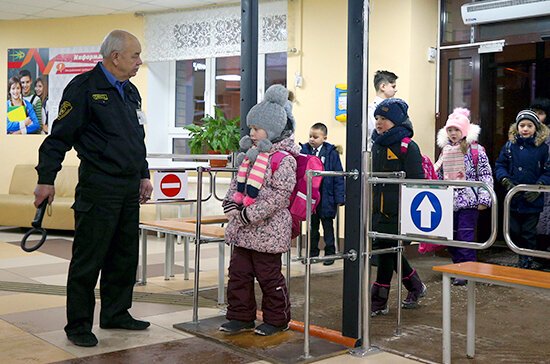 Учитель ударила ребенка по голове и осталась безнаказанной: "Все время оскорбляет и унижает" Учитель ударила ребенка по голове и осталась безнаказанной: "Все время оскорбляет и унижает"