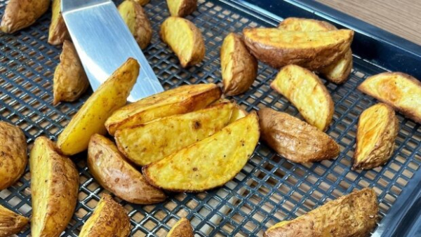 Запеченная картошечка с корочкой и чесноком: секреты идеального приготовления от судьи "МастерШеф" Владимира Ярославского