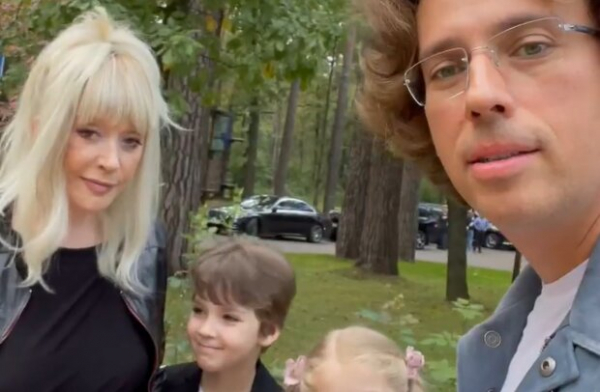 Максим Галкин и Алла Пугачева научили своих детей взрослым забавам: "намахлюют" родителям на старость Максим Галкин и Алла Пугачева научили своих детей взрослым забавам: "намахлюют" родителям на старость